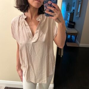 Korye Blush Pink Lightweight Blouse Size Small Short Sleeve V-Neck